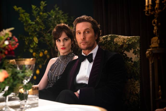 Michelle Dockery (Rosalind Pearson) en Matthew McConaughey (Mickey Pearson)