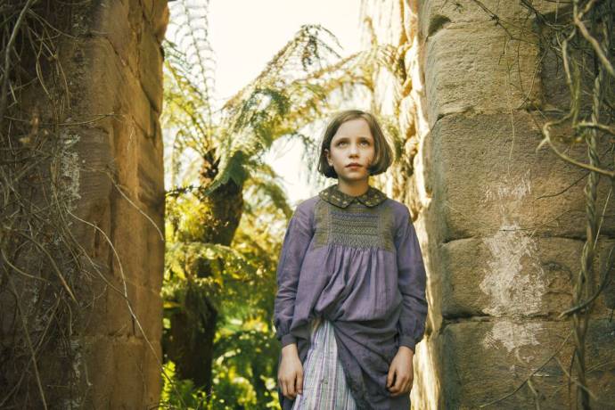 Dixie Egerickx (Mary Lennox) in The Secret Garden (2020)