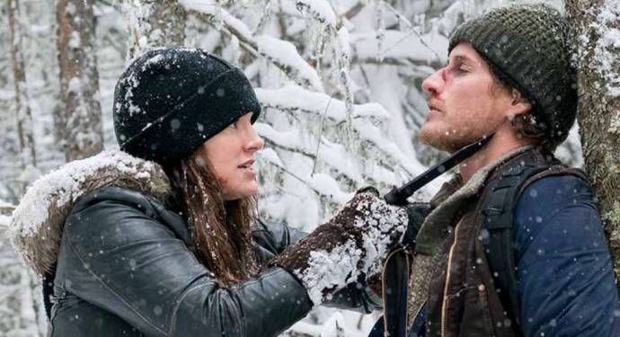 Gina Carano (Clair Hamilton) en Brendan Fehr (Larsen)