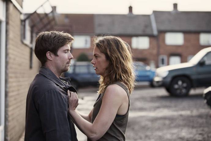 Joe Dempsie (David) en Ruth Wilson (Alice)