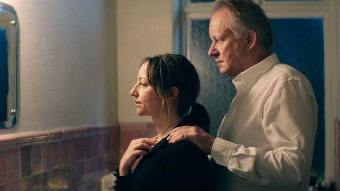 Andrea Bræin Hovig (Anja) en Stellan Skarsgård (Tomas)