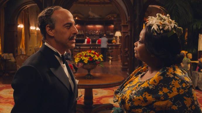 Stanley Tucci (Mr Stringer) en Octavia Spencer (Grandma)