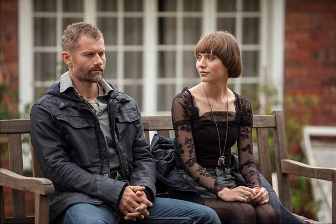 James Badge Dale (James Lasombra) en Sasha Frolova (Amanda Quail)