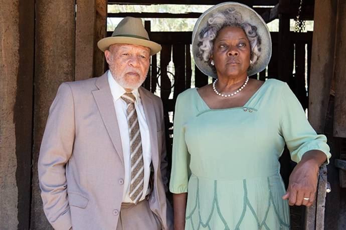 John Beasley (Earl) en Loretta Devine (Eloise)