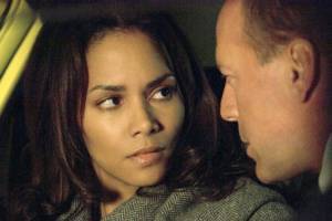 Halle Berry (Rowena) en Bruce Willis (Harrison Hill)