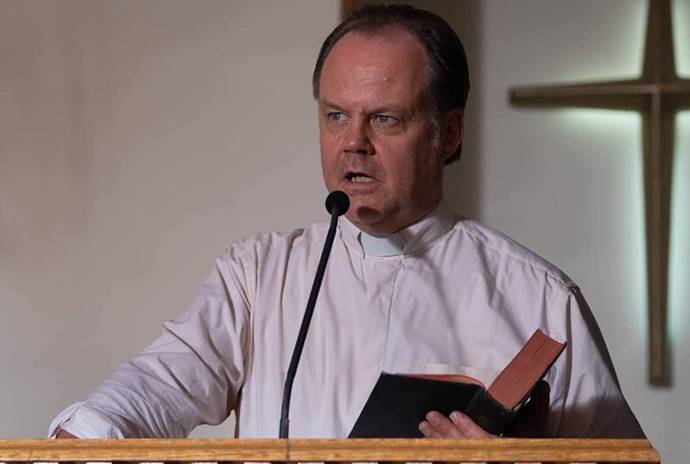 Larry Fessenden (Pastor Jakob Fedder)