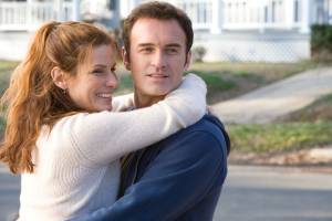 Sandra Bullock (Linda Quinn Hanson) en Julian McMahon (Jim Hanson)