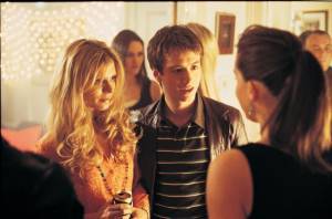 Sean Biggerstaff (Ben Willis) en Emilia Fox (Sharon Pintey)