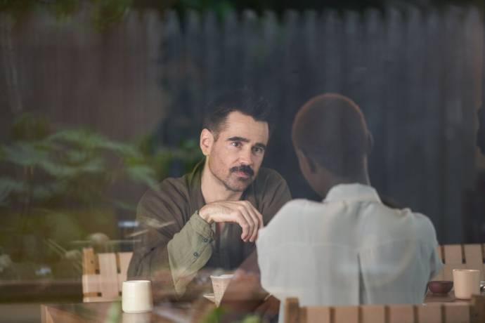 Colin Farrell (Jake) en Malea Emma Tjandrawidjaja (Mika)