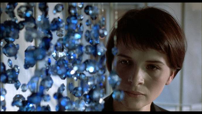 Juliette Binoche (Julie) in Trois couleurs: Bleu (EN subtitles)