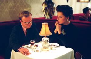 Toby Jones (Truman Capote) en Isabella Rossellini (Marella Agnelli)