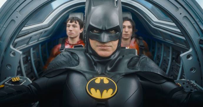 Ezra Miller (Barry Allen / The Flash) en Michael Keaton (Batman / Bruce Wayne)