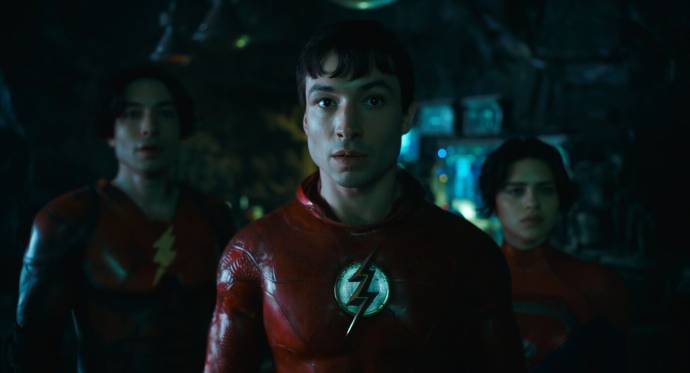 Ezra Miller (Barry Allen / The Flash) en Sasha Calle (Supergirl)