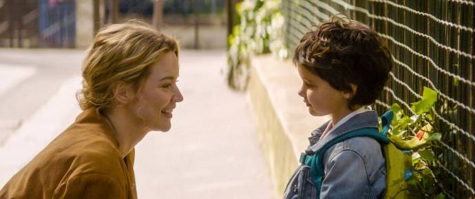 Virginie Efira (Rachel) en Callie Ferreira-Goncalves (Leila)