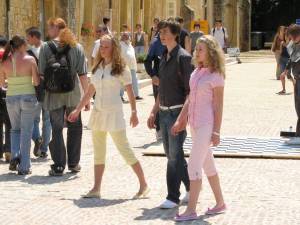 Daniel Cornelissen (Justin), Lisanne Schenkkan (Valerie) en Anne Wallis De Vries (Anouk)