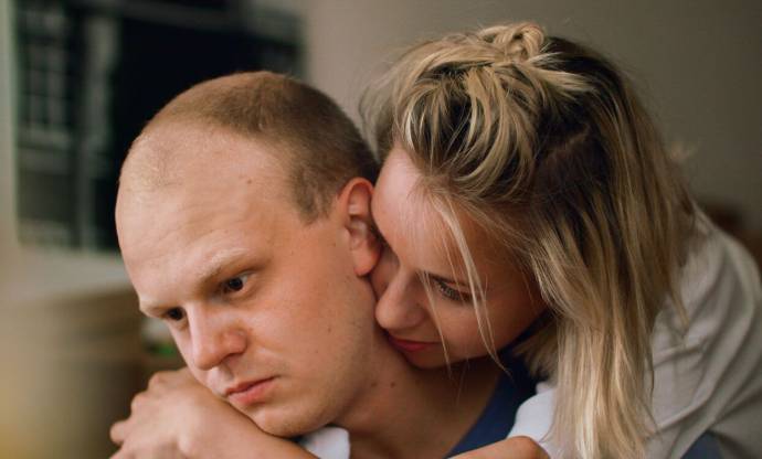 Sebastian Jakob Doppelbauer (Clemens) en Pauline Werner (Lisa) in Letzter Abend