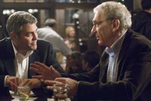 George Clooney (Michael Clayton) en Sydney Pollack (Marty Bach)