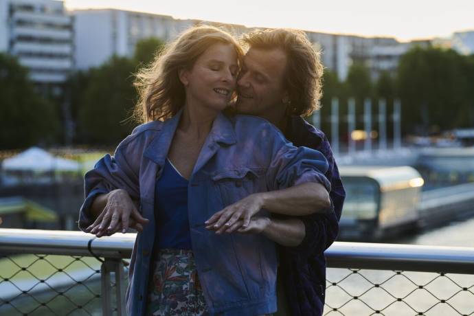 Karin Viard (Nathalie) en Alex Lutz (Aymeric)