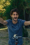 Pierre Niney in Le livre des solutions