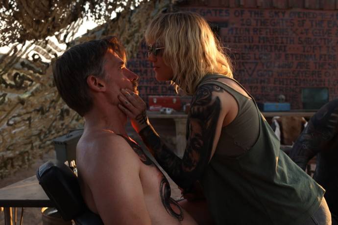 Nikolaj Coster-Waldau (Detective Bob Hightower) en Maika Monroe (Case Hardin)