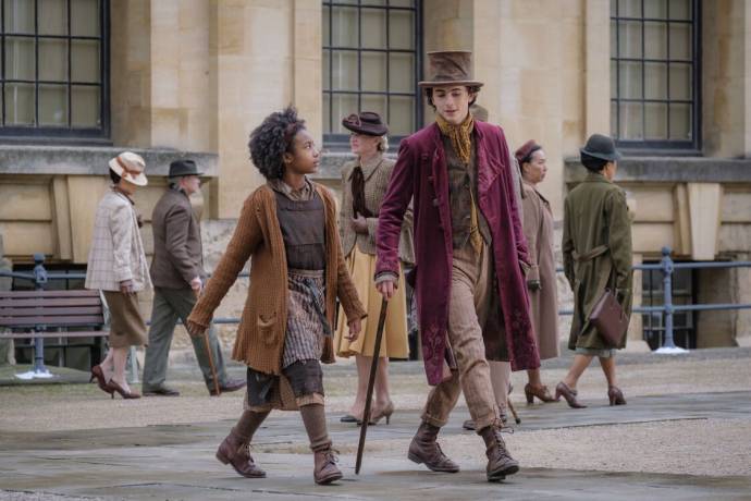 Calah Lane en Timothée Chalamet (Young Willy Wonka) in Wonka (NL)