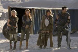 Oded Fehr (Carlos Olivera), Milla Jovovich (Alice) en Ali Larter (Claire Redfield)