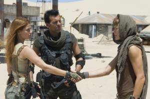 Oded Fehr (Carlos Olivera), Milla Jovovich (Alice) en Ali Larter (Claire Redfield)