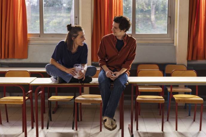 Adèle Exarchopoulos (Meriem Bayan) en Vincent Lacoste (Benjamin Barrois)