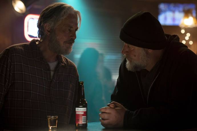 Tommy Flanagan (I) (Jimmy Remis) en Russell Crowe (Roy Freeman)