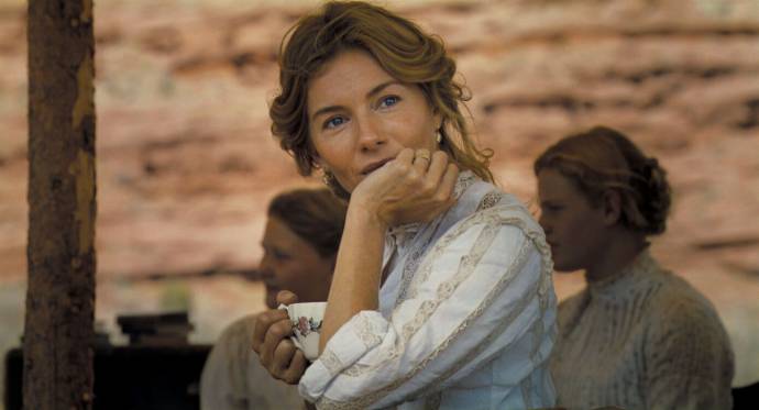 Sienna Miller in Horizon: An American Saga - Chapter 1