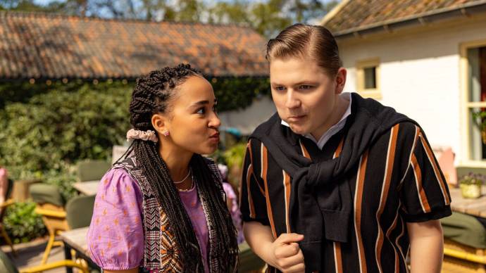 Esther Mbire (Lulu Dubbel) en Piet Tomassen (Valentijn Wilhelmus Olivier) in Het Feest van Tante Rita 2 – De Chocobom