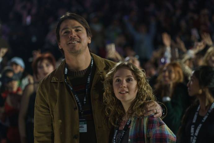 Josh Hartnett (Cooper) en Ariel Donoghue (Riley) in Trap