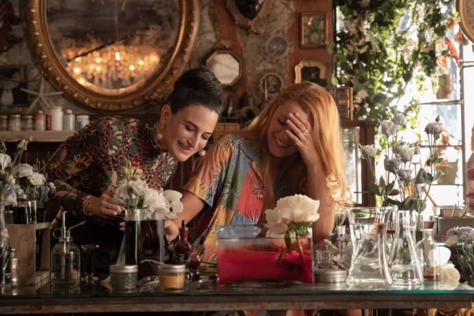 Jenny Slate (Allysa) en Blake Lively (Lily)