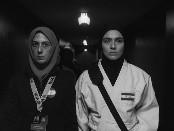 Zar Amir Ebrahimi (Maryam Ghanbari) en Arienne Mandi (Leila Hosseini) in Tatami (EN subtitles)