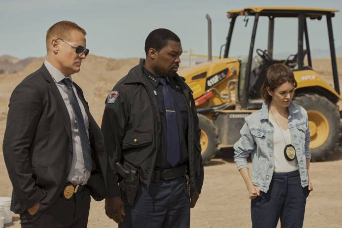 Brian Van Holt (Detective Ortega), 50 Cent (Chief Carter) en Nora Zehetner (Detective Young)