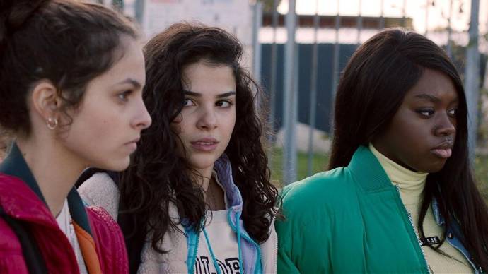 Leah Aubert (Amina), Salma Takaline (Zineb) en Médina Diarra (Djeneba)