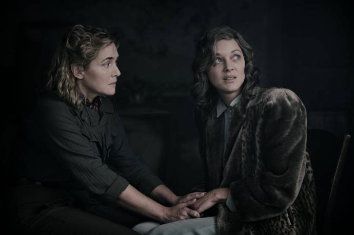 Kate Winslet (Lee%20Miller) en Marion Cotillard (Solange%20D%27Ayen) in Lee