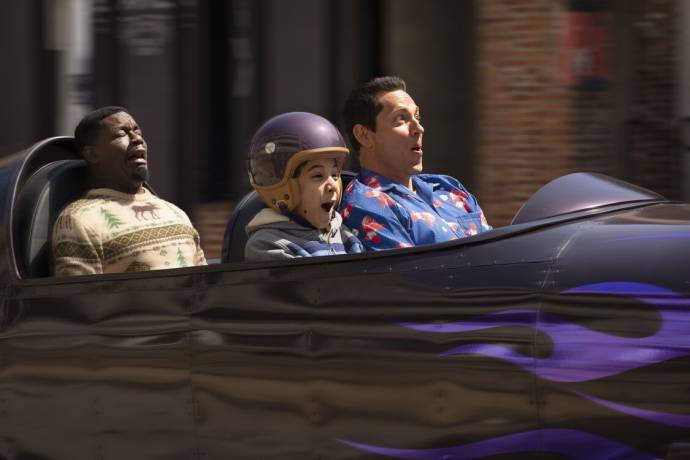 LilRel Howery, Benjamin Bottani (Mel) en Zachary Levi in Harold and the Purple Crayon