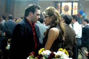 Eva Mendes (Amada Juarez) en Joaquin Phoenix (Bobby Green)