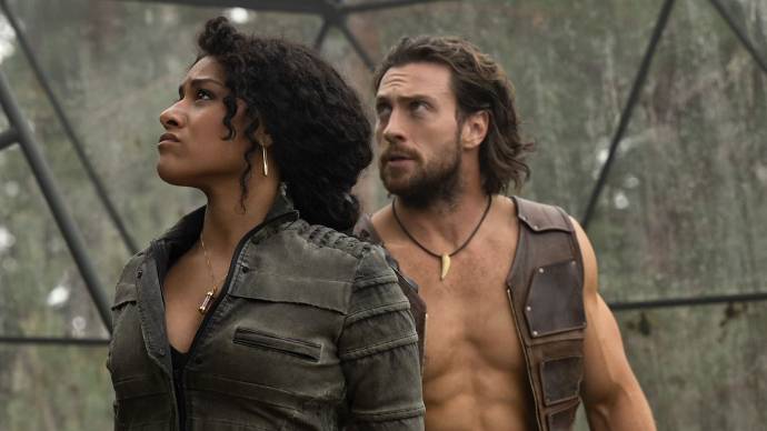 Ariana DeBose (Calypso) en Aaron Taylor-Johnson (Sergei Kravinoff / Kraven)