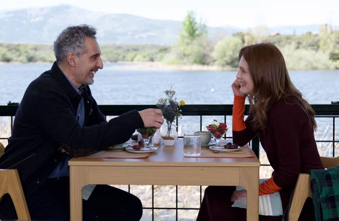 John Turturro en Julianne Moore (Ingrid)