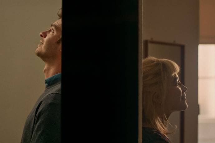 Andrew Garfield (Tobias) en Florence Pugh (Almut) in We Live in Time