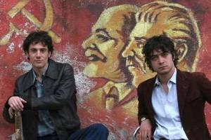 Elio Germano (Accio Benassi) en Riccardo Scamarcio (Manrico Benassi)