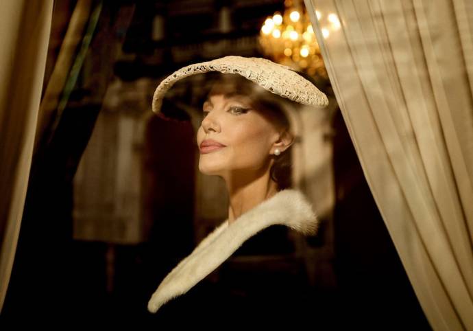 Angelina Jolie (Maria Callas) in Maria