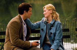 Elizabeth Banks (Emily) en Ryan Reynolds (Will Hayes)