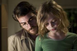 Elle Fanning (Emma Learner) en Joaquin Phoenix (Ethan Learner)