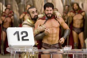 Ken Davitian (Xerxes) en Sean Maguire (Leonidas)