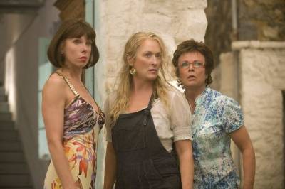 Christine Baranski (Tanya), Meryl Streep (Donna) en Julie Walters (Rosie)