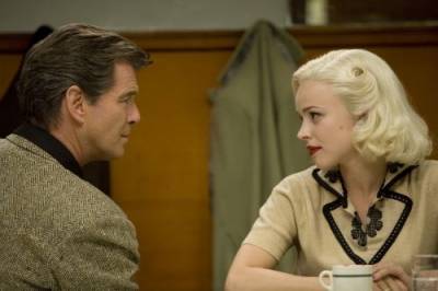 Pierce Brosnan (Richard Langley) en Rachel McAdams (Kay Nesbitt)