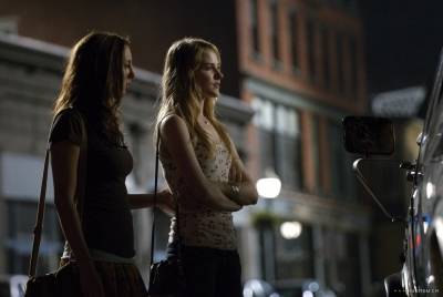 Jessica Carlson (Girl at Shooting) en Evan Rachel Wood (Young Diana)